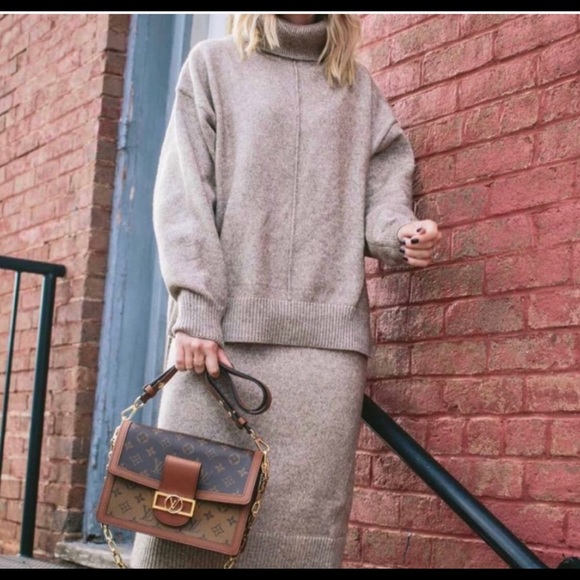 H&M Camel Turtleneck Sweater - Picture 2 of 6